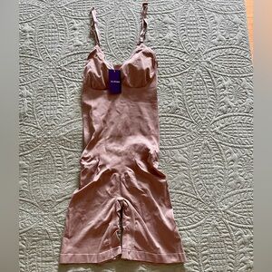 NWT HEYSHAPE SCULPTING SHAPEWEAR Sz. MED